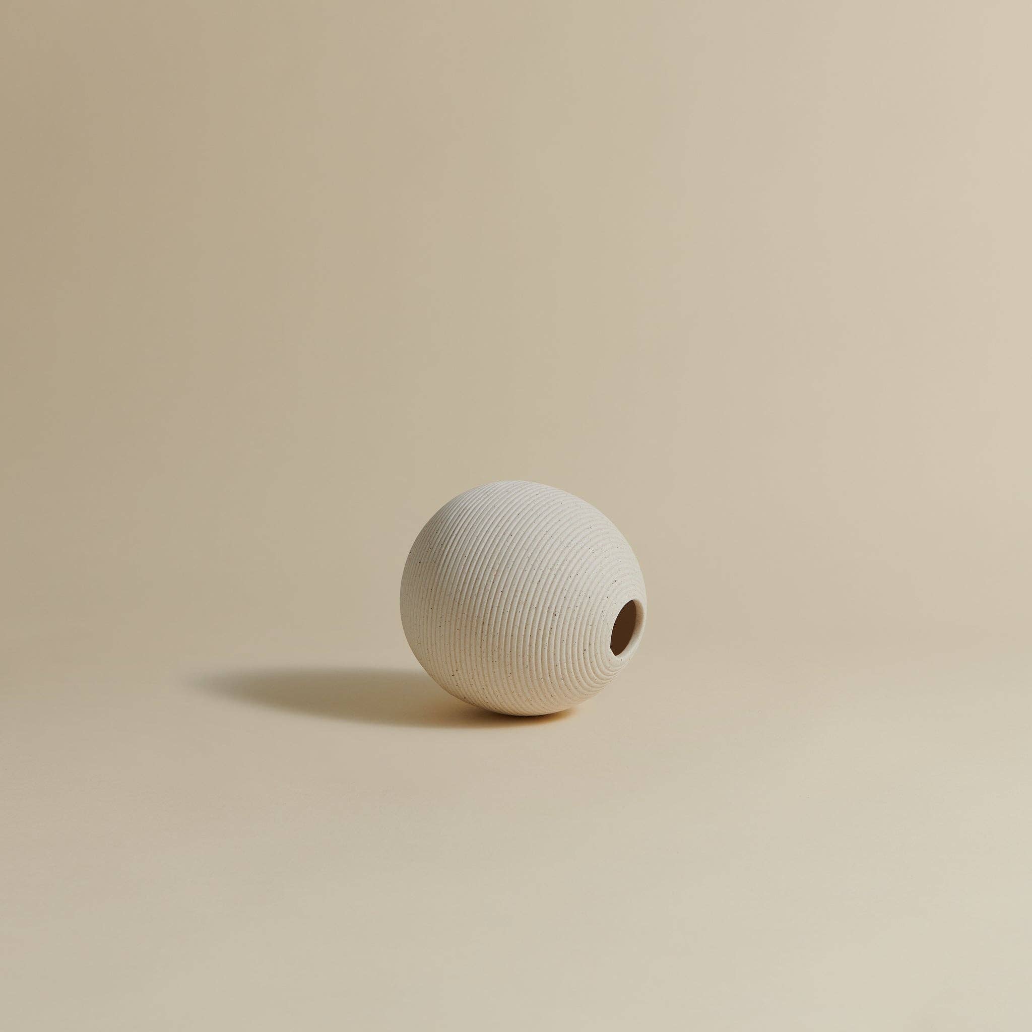 Cosmo Vase: Ivory Clay
